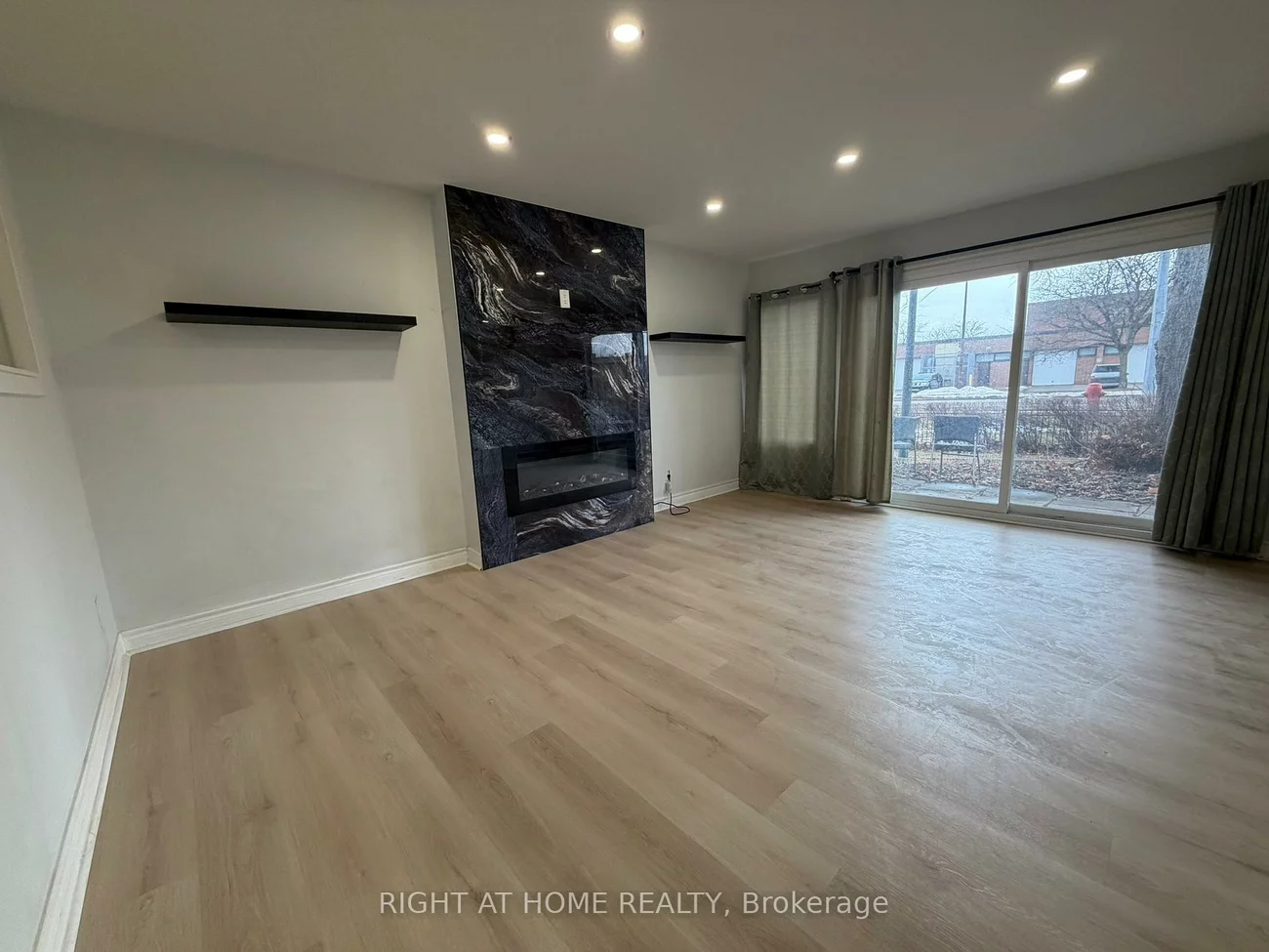 24, springfair, Aurora Village, Aurora