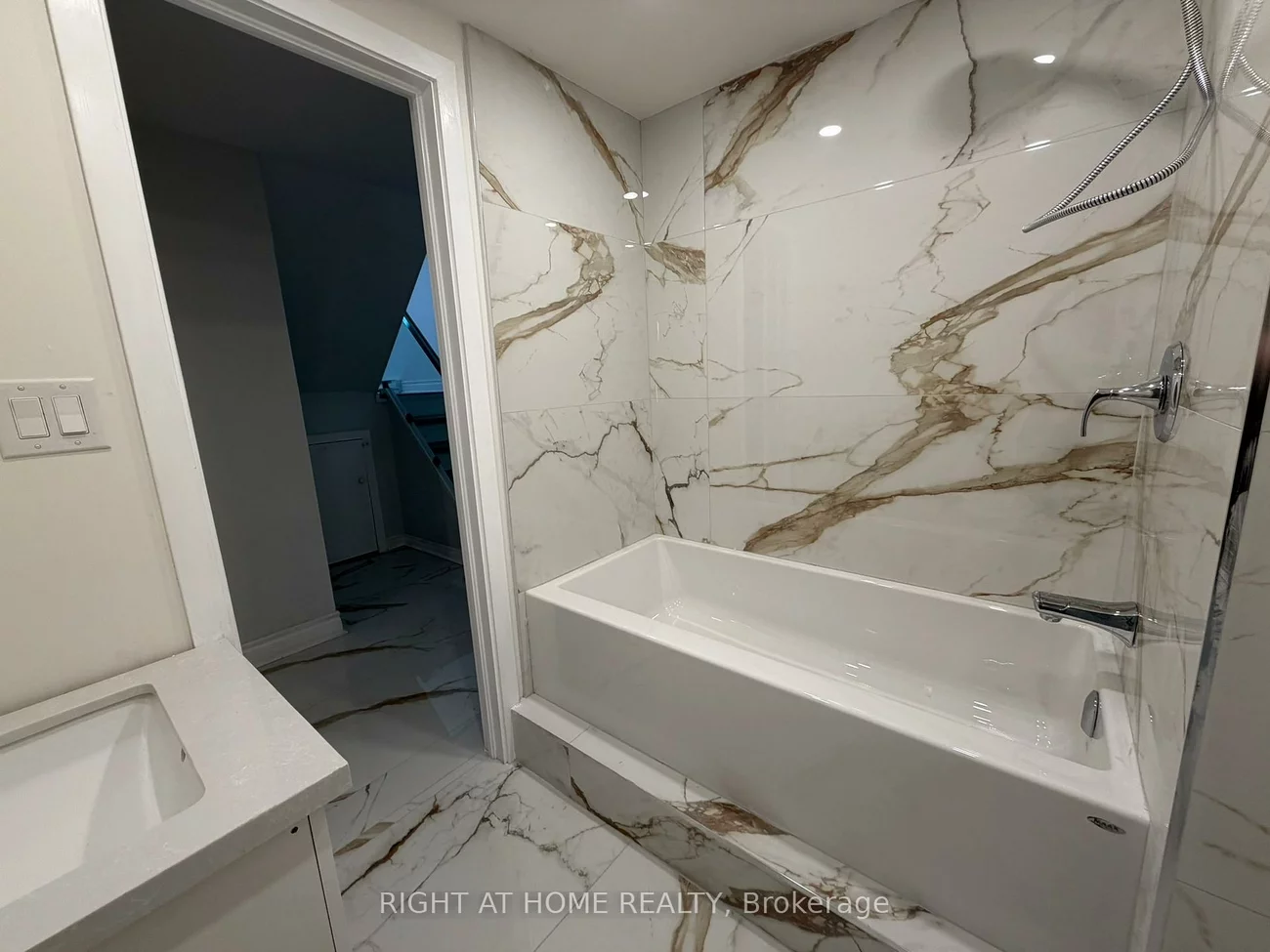 24, springfair, Aurora Village, Aurora