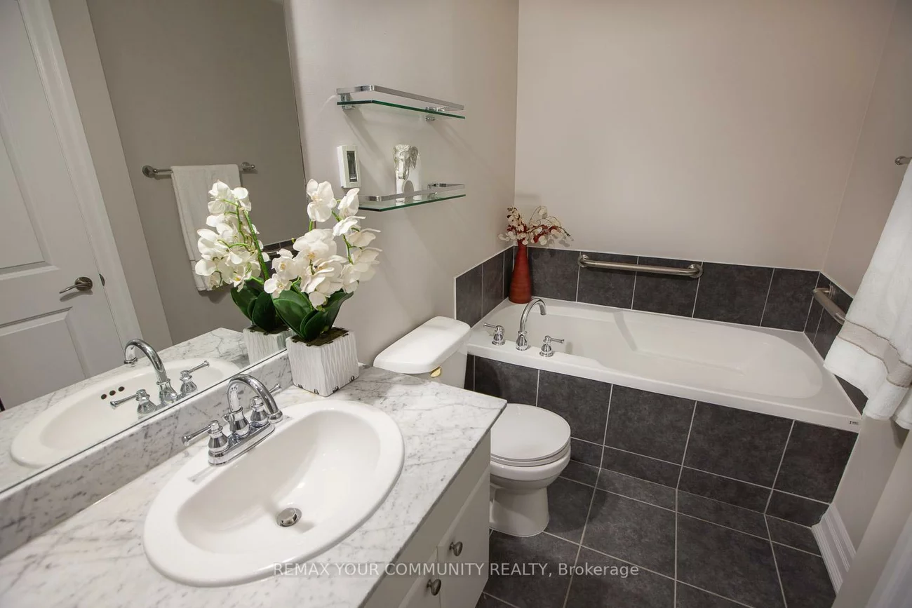 180, John West, Bayview Wellington, Aurora