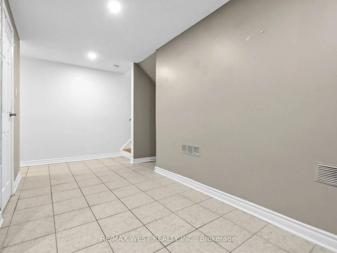 246, Milestone, Aurora Village, Aurora