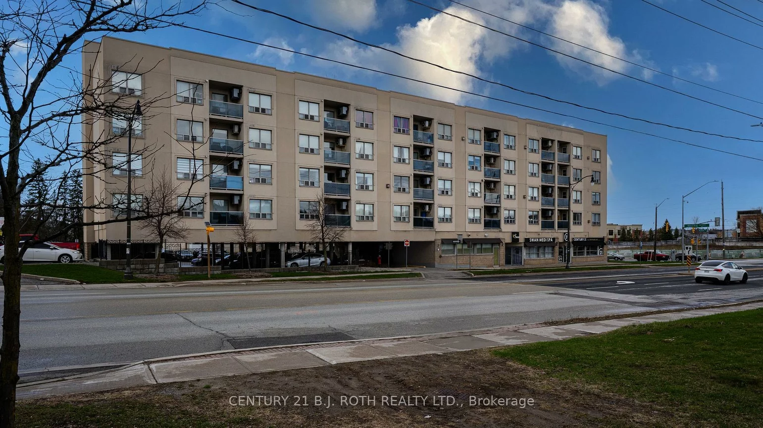 160, Wellington, Aurora Village, Aurora