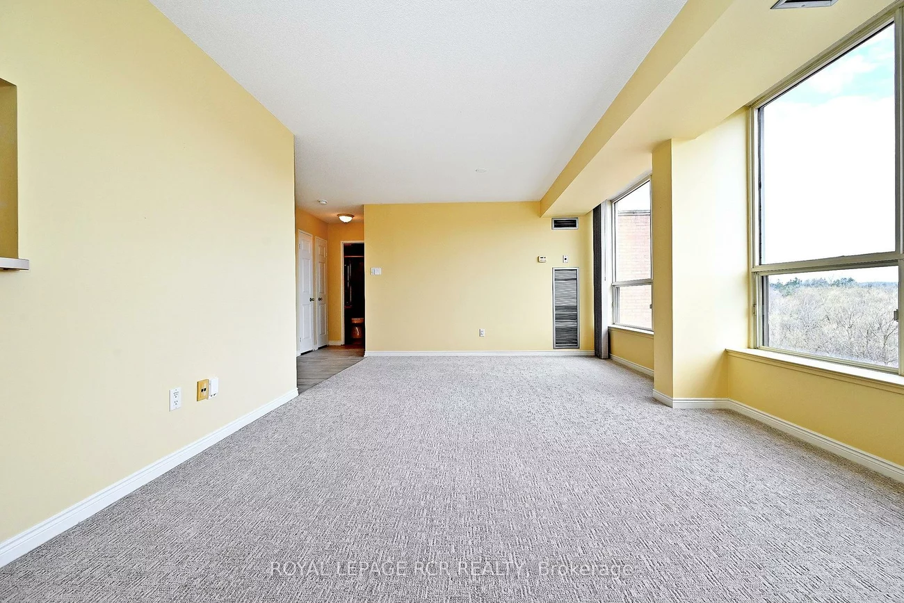 14924, Yonge, Aurora Highlands, Aurora