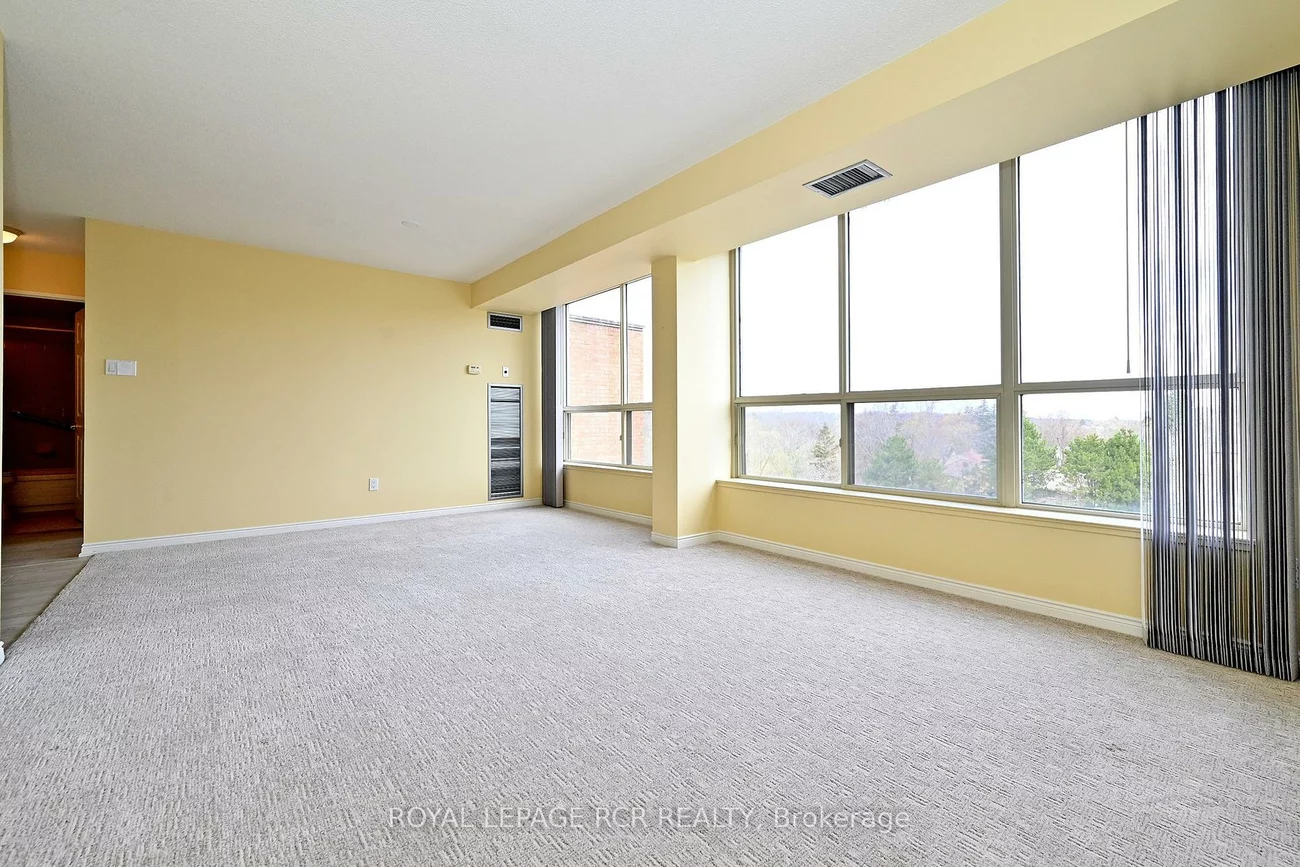 14924, Yonge, Aurora Highlands, Aurora