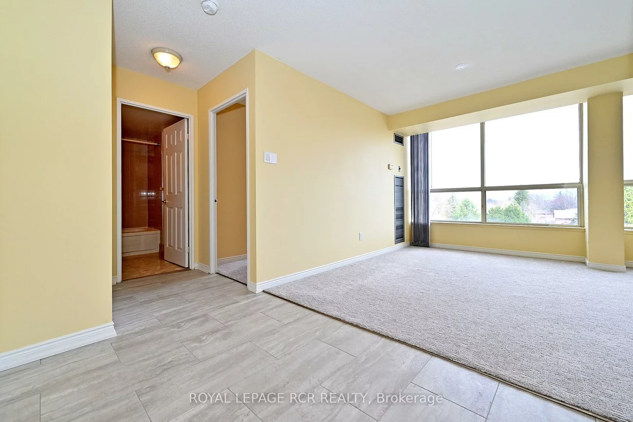 14924, Yonge, Aurora Highlands, Aurora