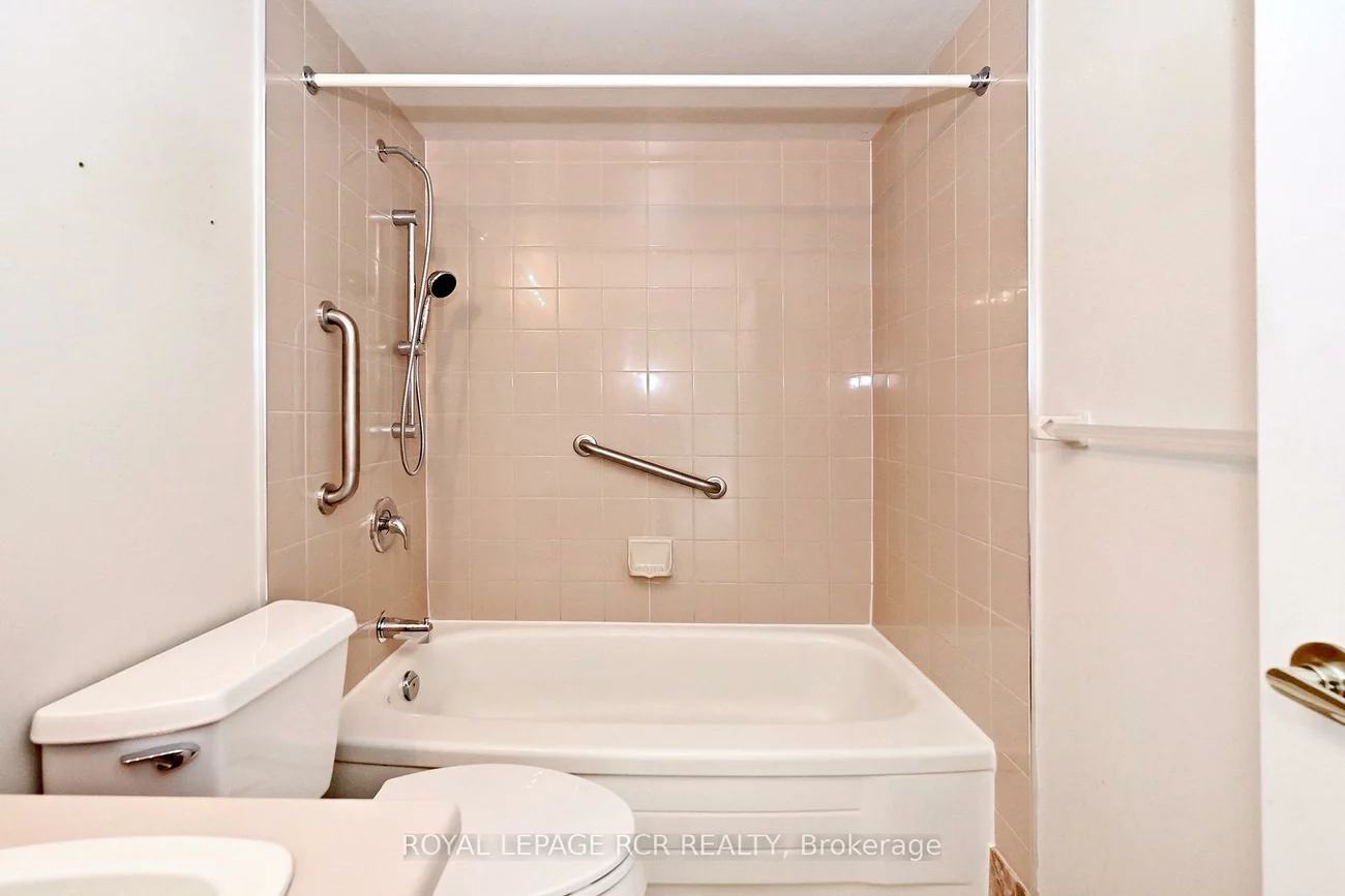 14924, Yonge, Aurora Highlands, Aurora