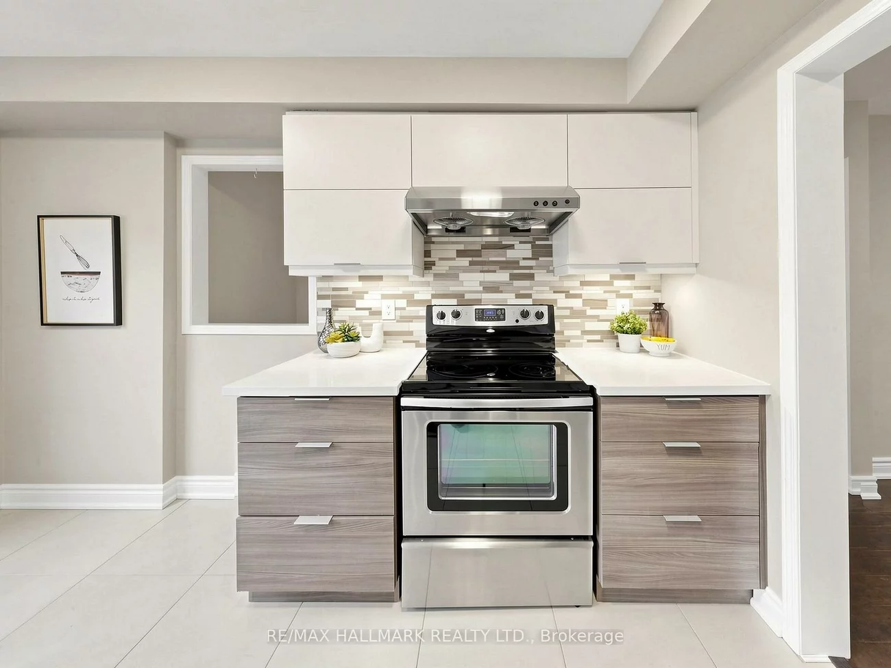 62, Wyatt, Bayview Wellington, Aurora