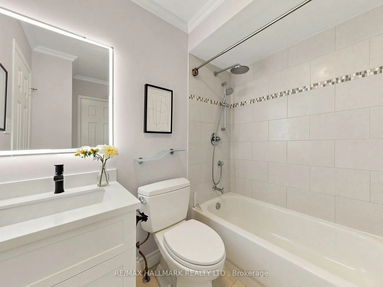 62, Wyatt, Bayview Wellington, Aurora