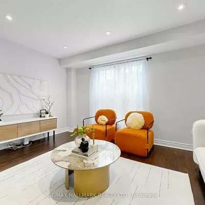 62, Wyatt, Bayview Wellington, Aurora