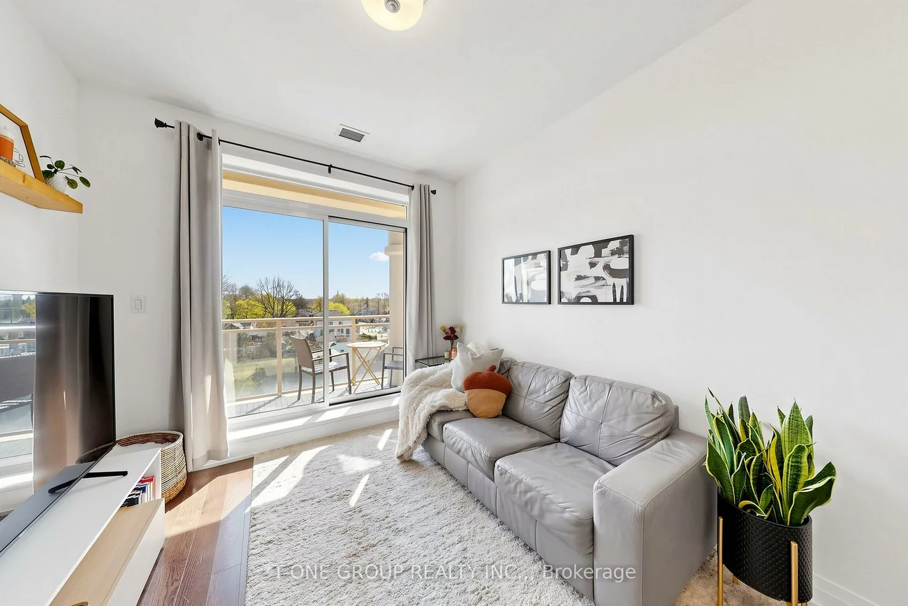 15277, Yonge, Aurora Village, Aurora