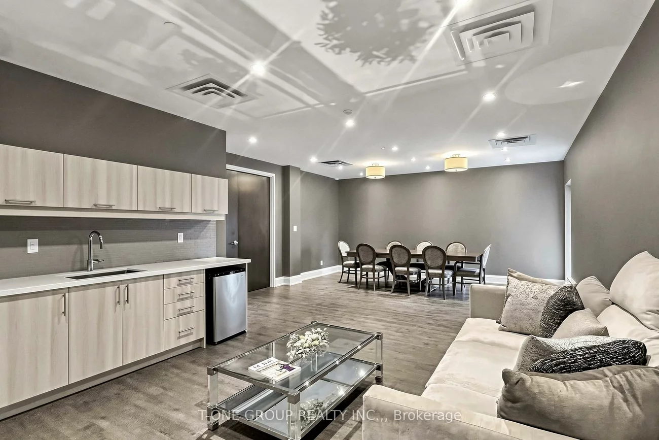 15277, Yonge, Aurora Village, Aurora