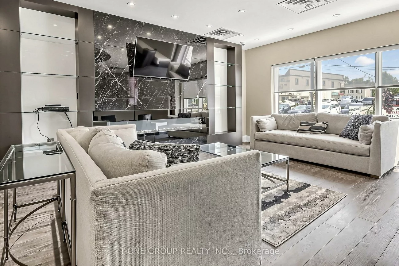 15277, Yonge, Aurora Village, Aurora