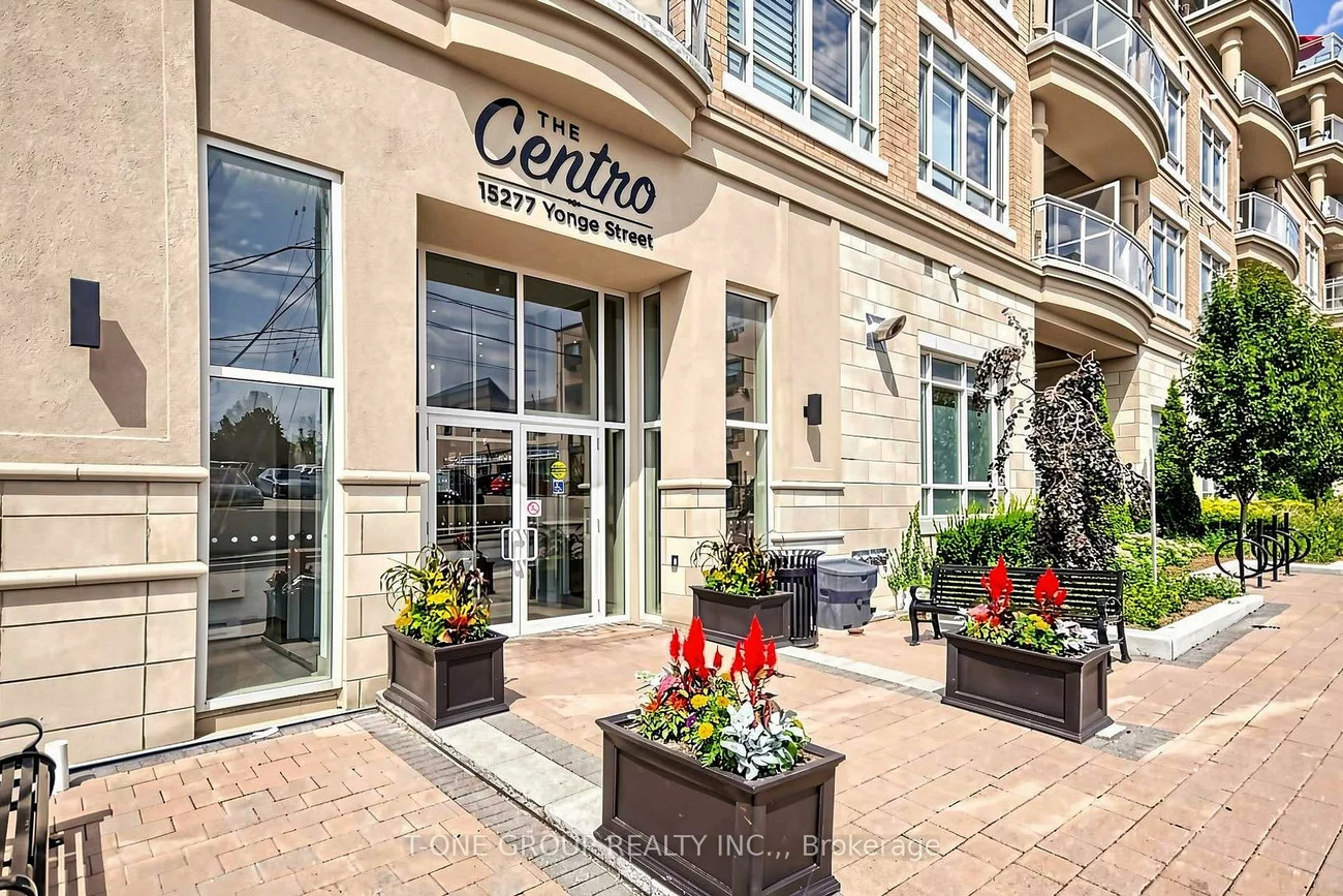 15277, Yonge, Aurora Village, Aurora