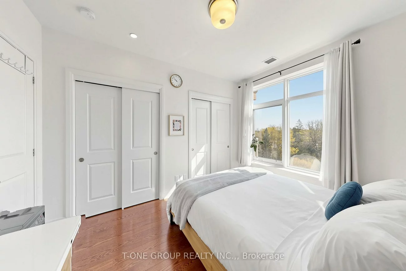 15277, Yonge, Aurora Village, Aurora