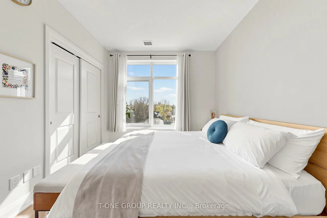 15277, Yonge, Aurora Village, Aurora