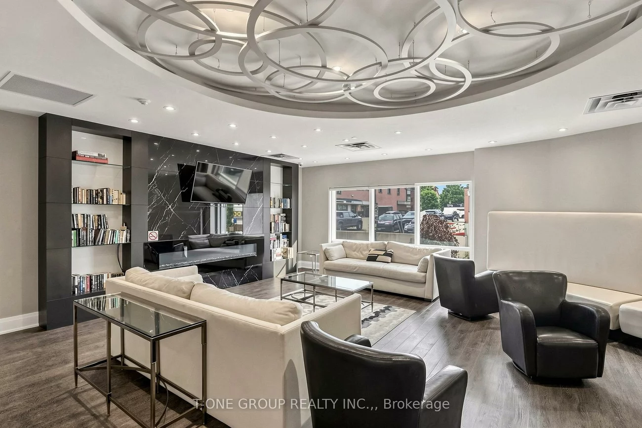 15277, Yonge, Aurora Village, Aurora