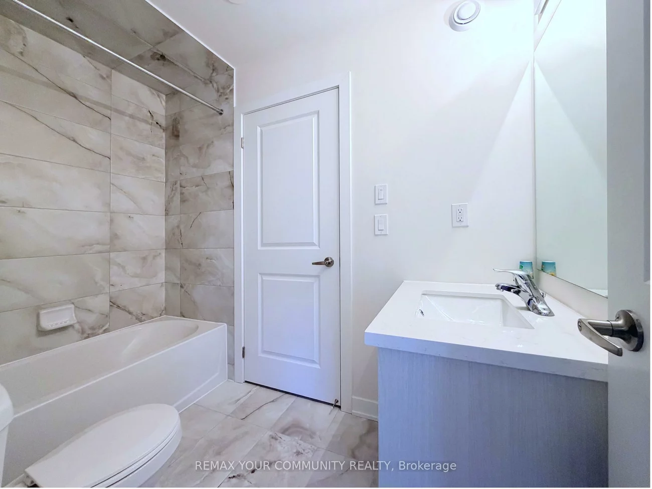 15100, Yonge, Aurora Village, Aurora