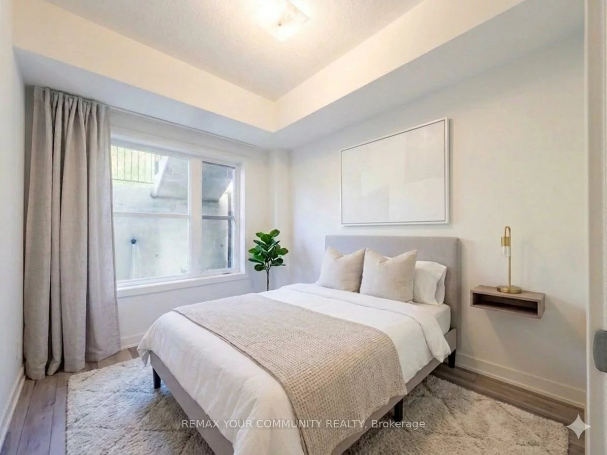 15100, Yonge, Aurora Village, Aurora