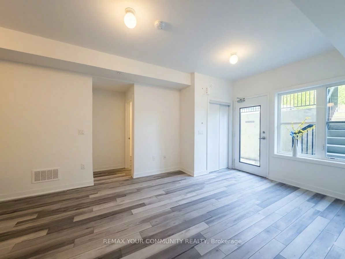 15100, Yonge, Aurora Village, Aurora