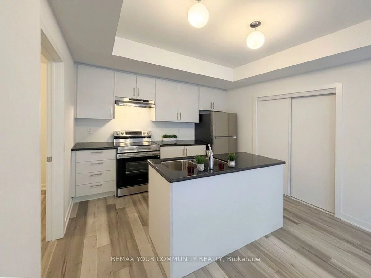 15100, Yonge, Aurora Village, Aurora