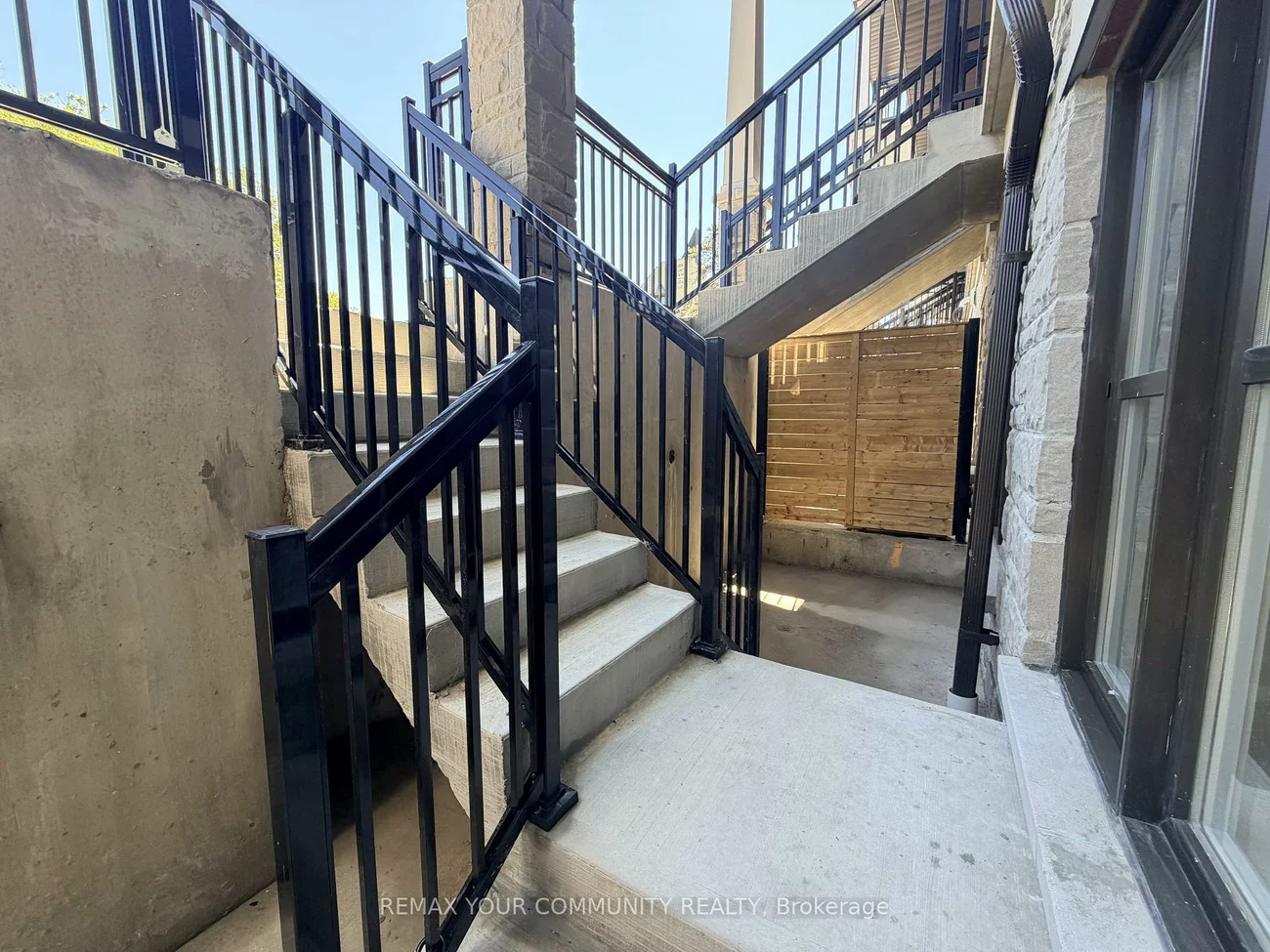 15100, Yonge, Aurora Village, Aurora