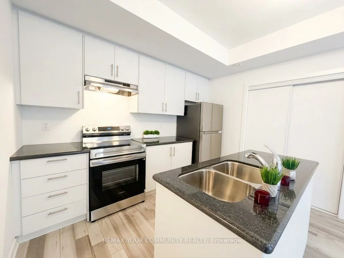 15100, Yonge, Aurora Village, Aurora