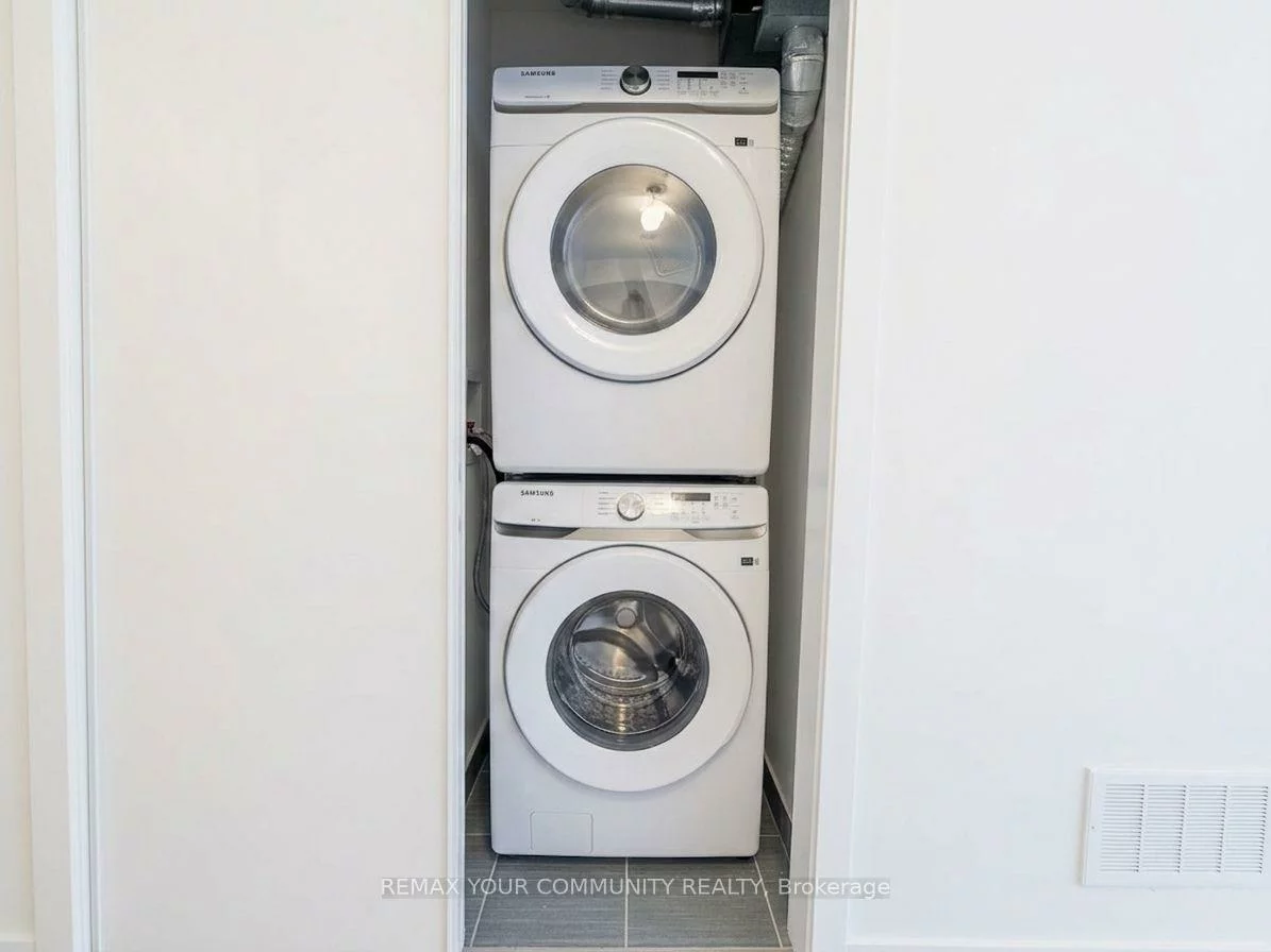15100, Yonge, Aurora Village, Aurora