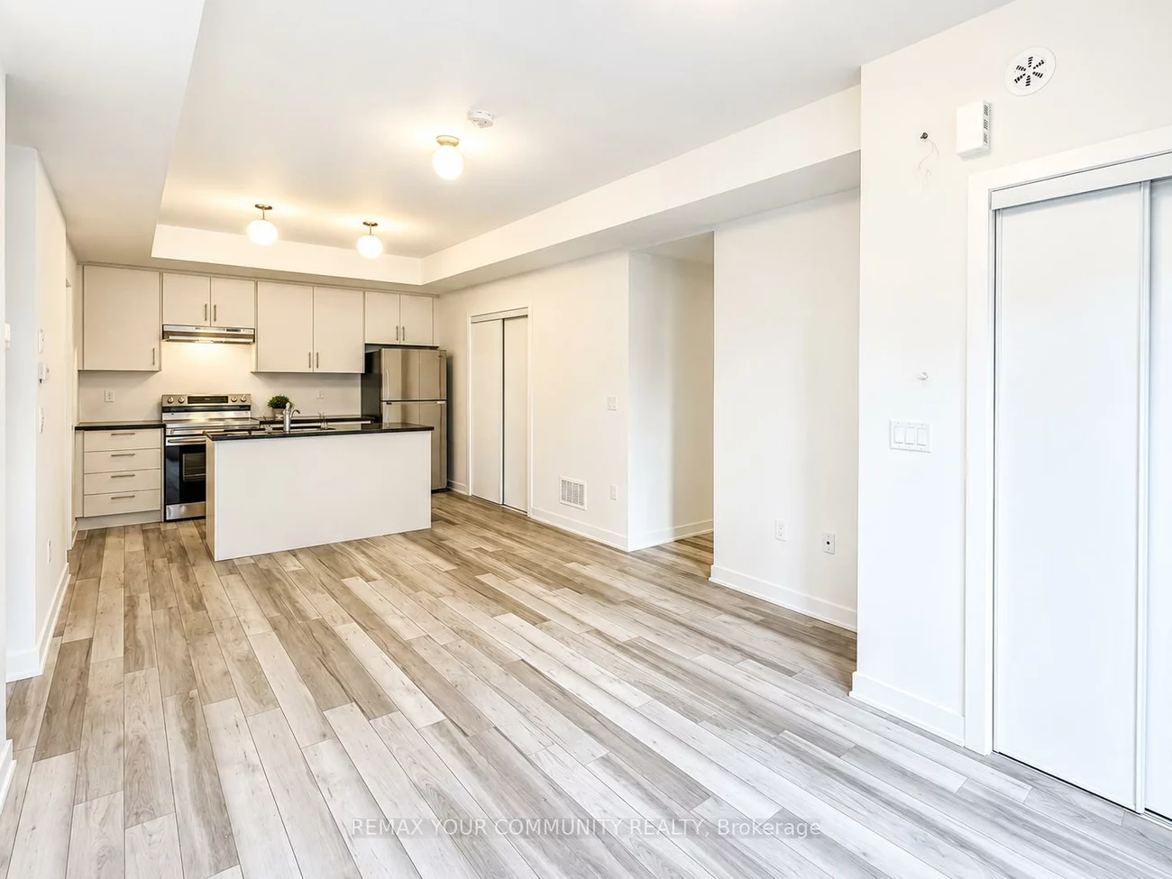 15100, Yonge, Aurora Village, Aurora