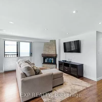 15390, Yonge, Aurora Heights, Aurora