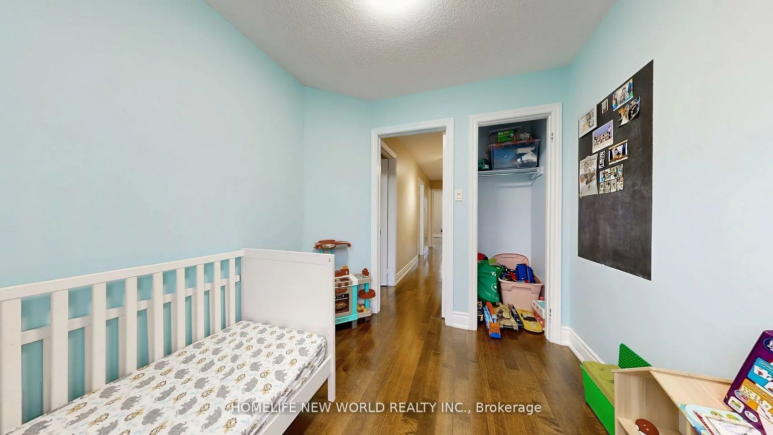 52, Wyatt, Bayview Wellington, Aurora