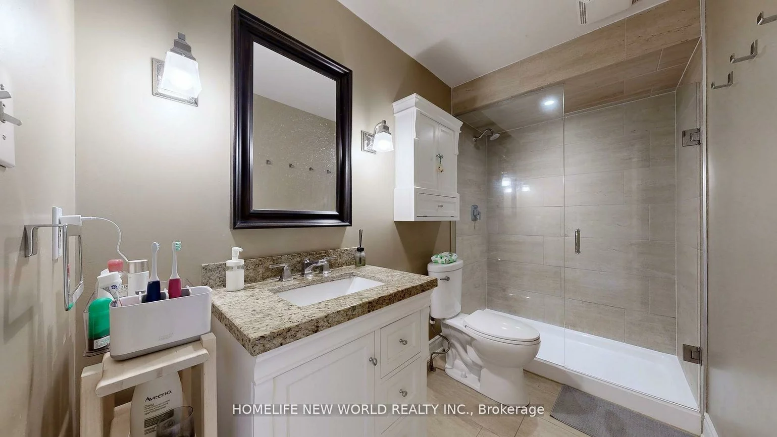 52, Wyatt, Bayview Wellington, Aurora