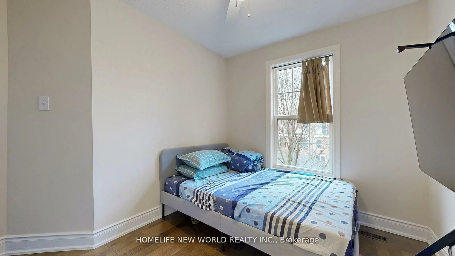 52, Wyatt, Bayview Wellington, Aurora