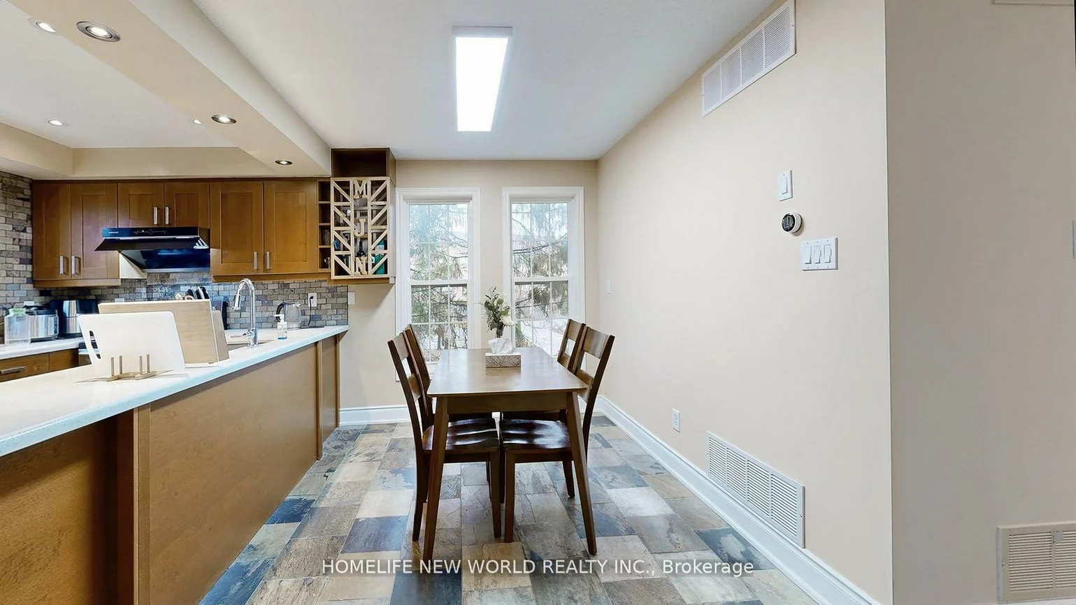 52, Wyatt, Bayview Wellington, Aurora
