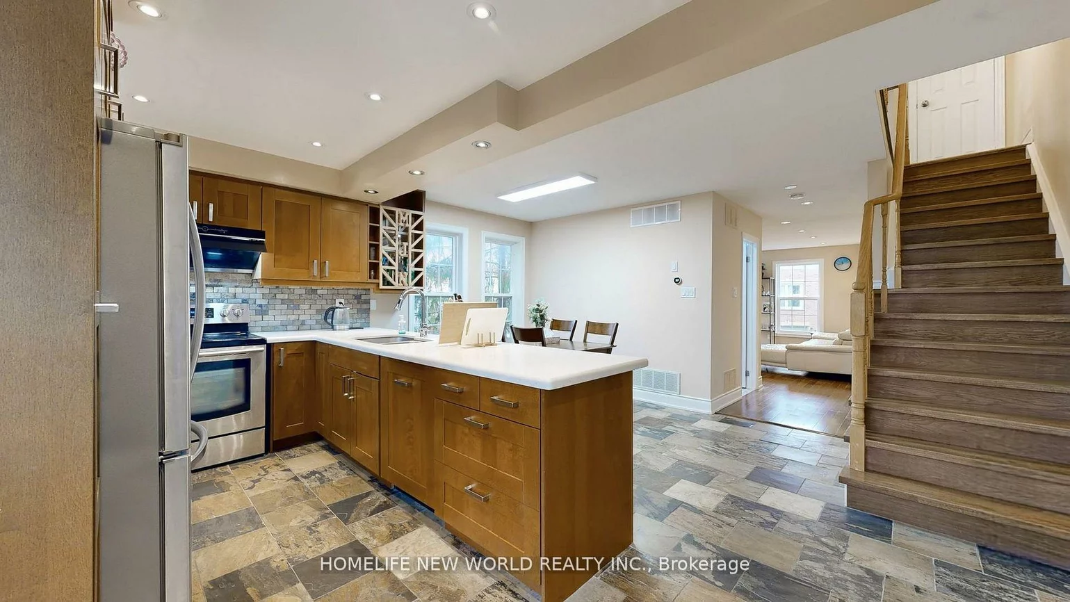 52, Wyatt, Bayview Wellington, Aurora
