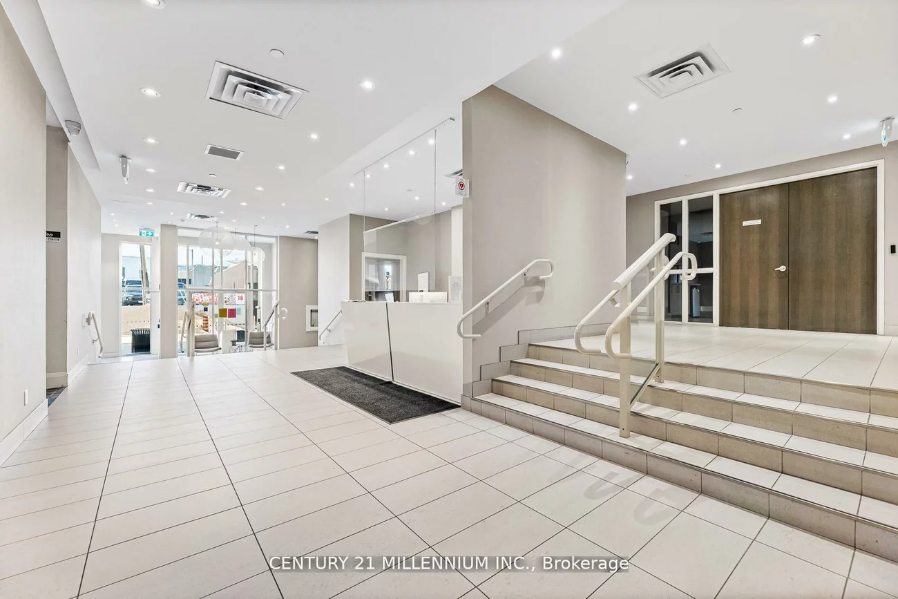 15277, Yonge, Aurora Village, Aurora