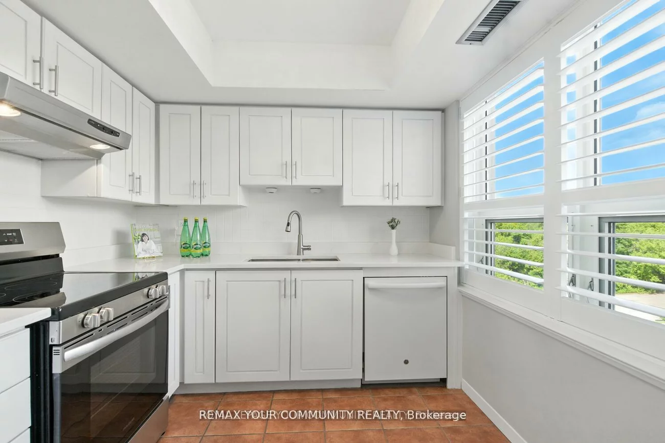 14924, Yonge, Aurora Highlands, Aurora