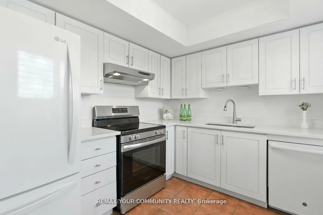 14924, Yonge, Aurora Highlands, Aurora