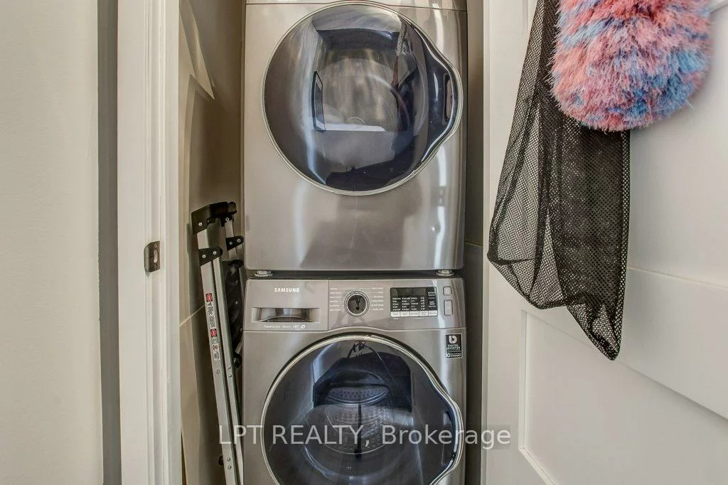 300, Alex Gardner, Aurora Heights, Aurora