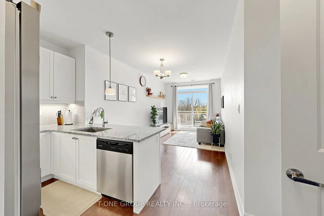 15277, Yonge, Aurora Village, Aurora