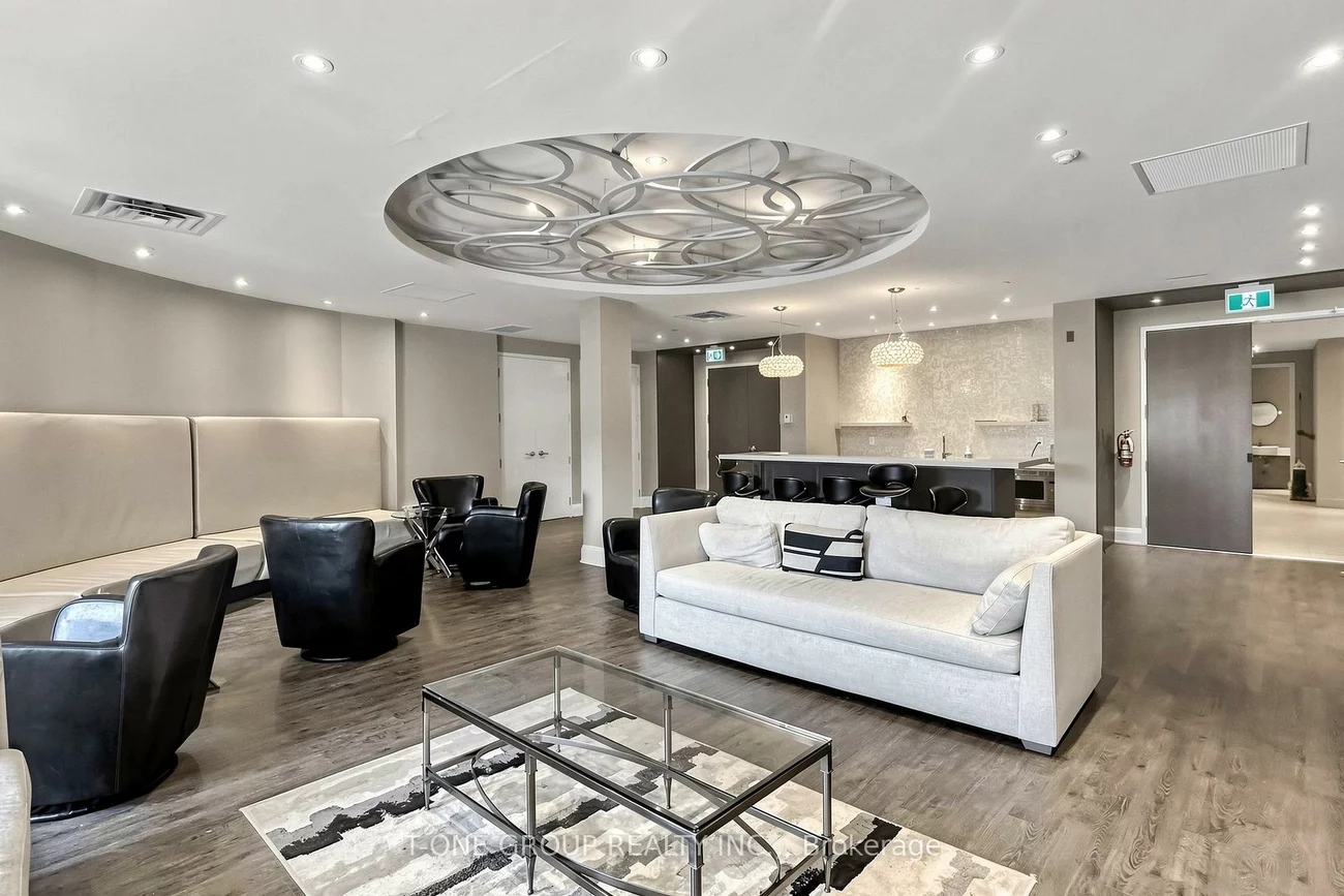 15277, Yonge, Aurora Village, Aurora