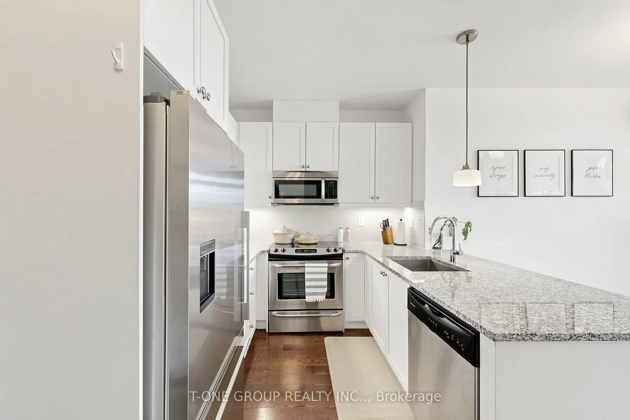 15277, Yonge, Aurora Village, Aurora