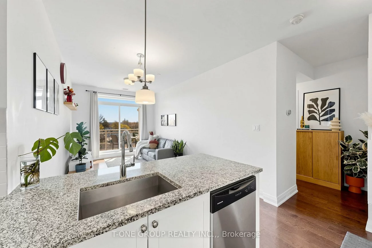 15277, Yonge, Aurora Village, Aurora