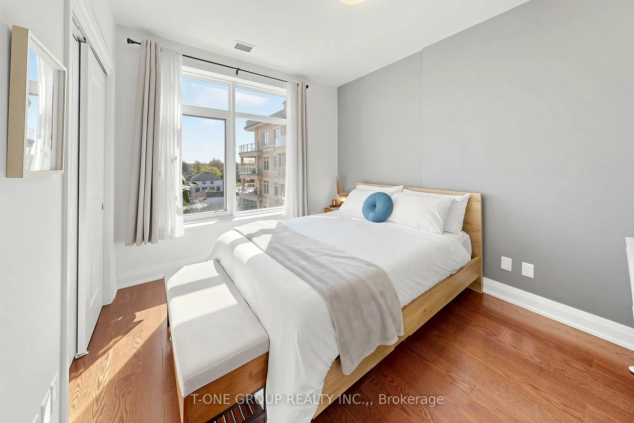 15277, Yonge, Aurora Village, Aurora