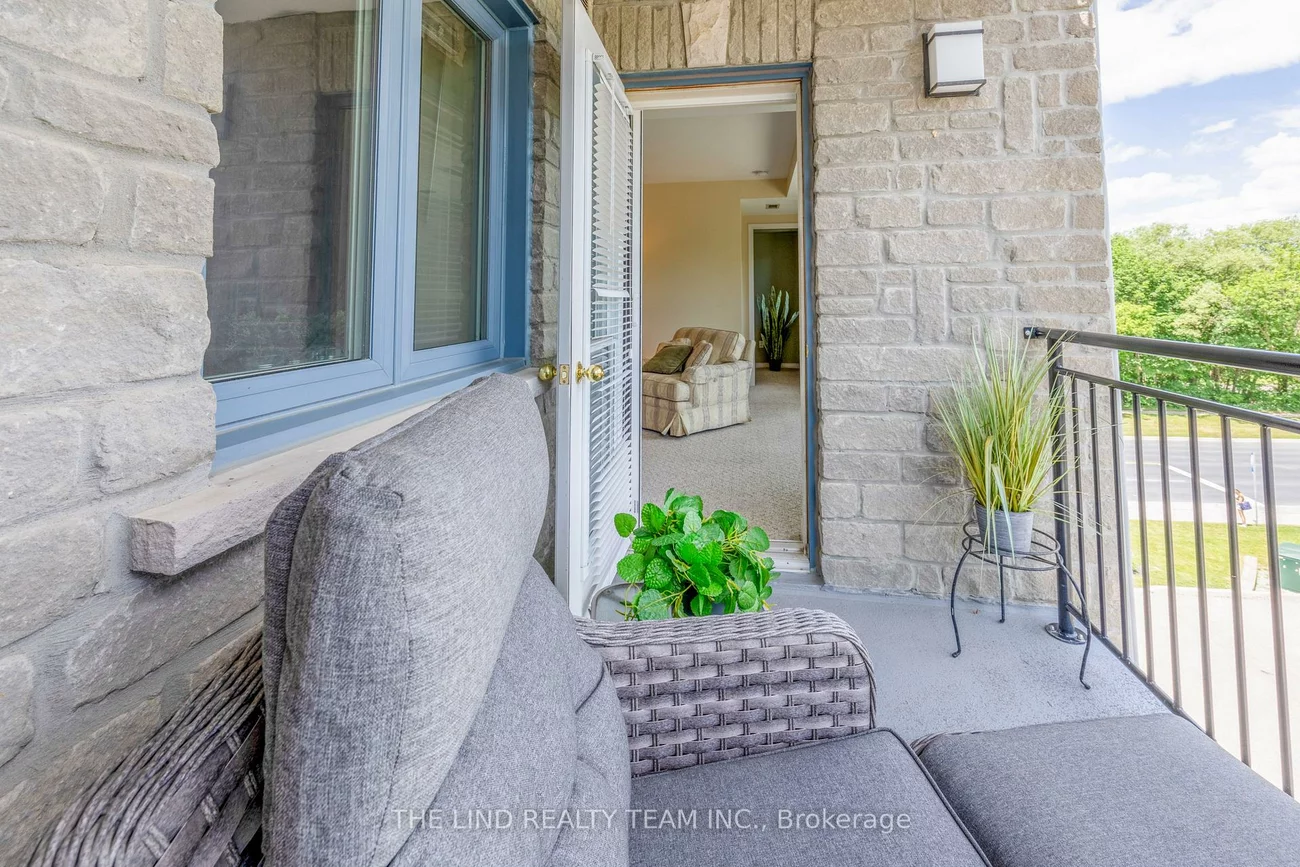 85, Wellington, Aurora Village, Aurora