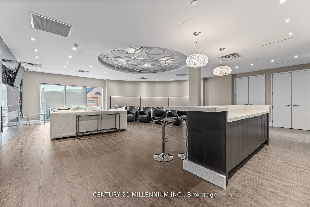 15277, Yonge, Aurora Village, Aurora