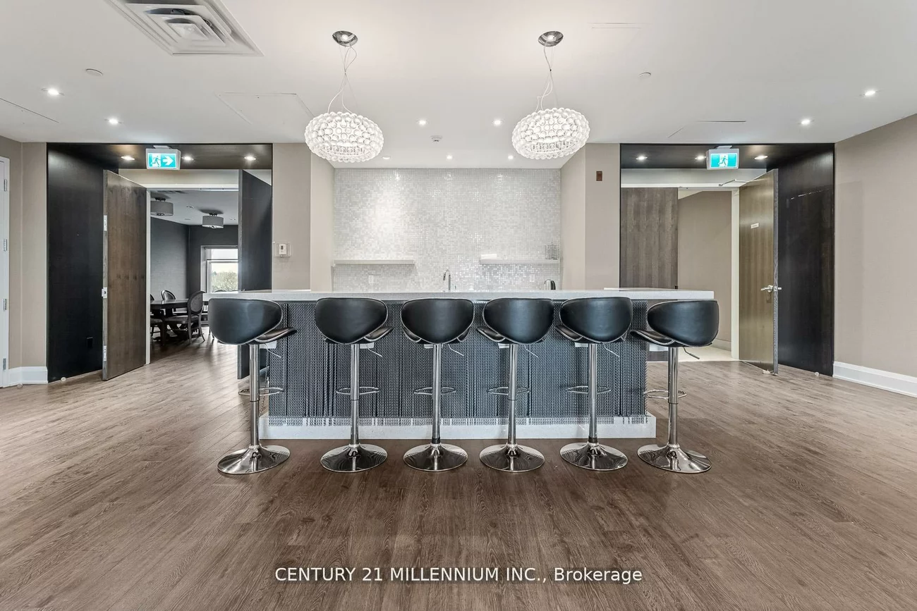 15277, Yonge, Aurora Village, Aurora