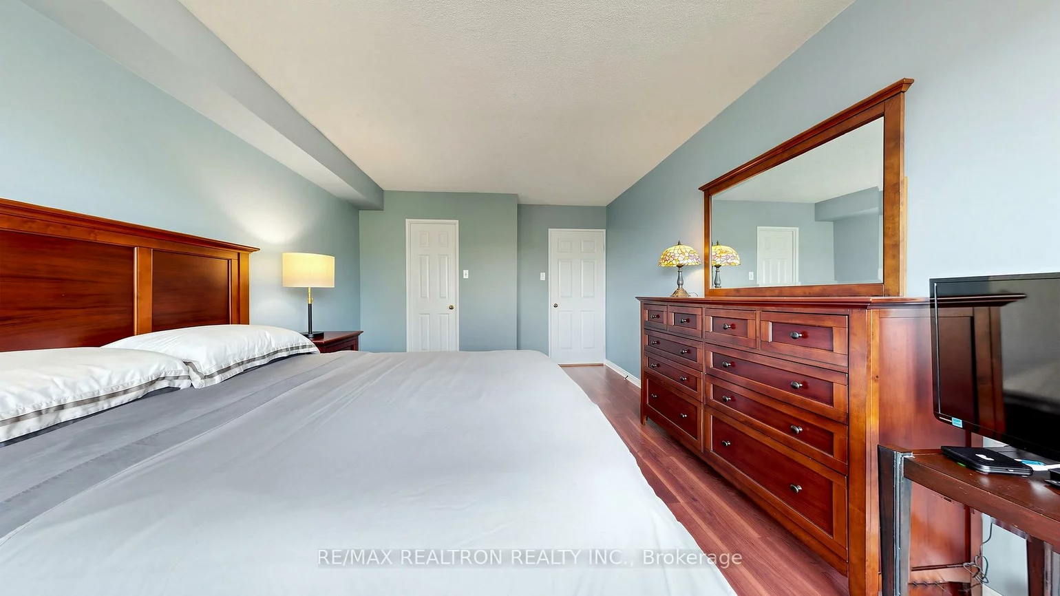 14924, Yonge, Aurora Highlands, Aurora