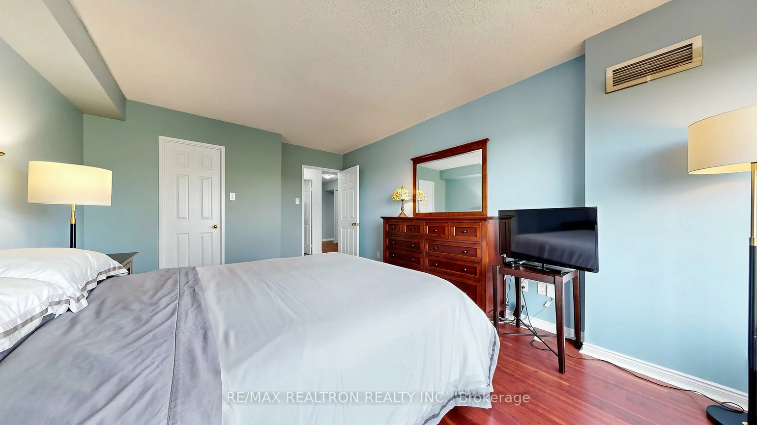14924, Yonge, Aurora Highlands, Aurora