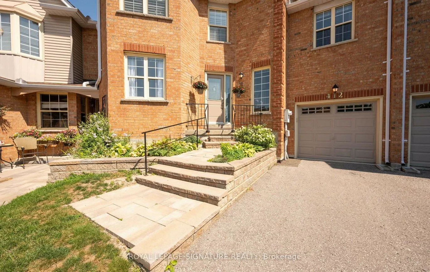 412, Butler, Aurora Village, Aurora