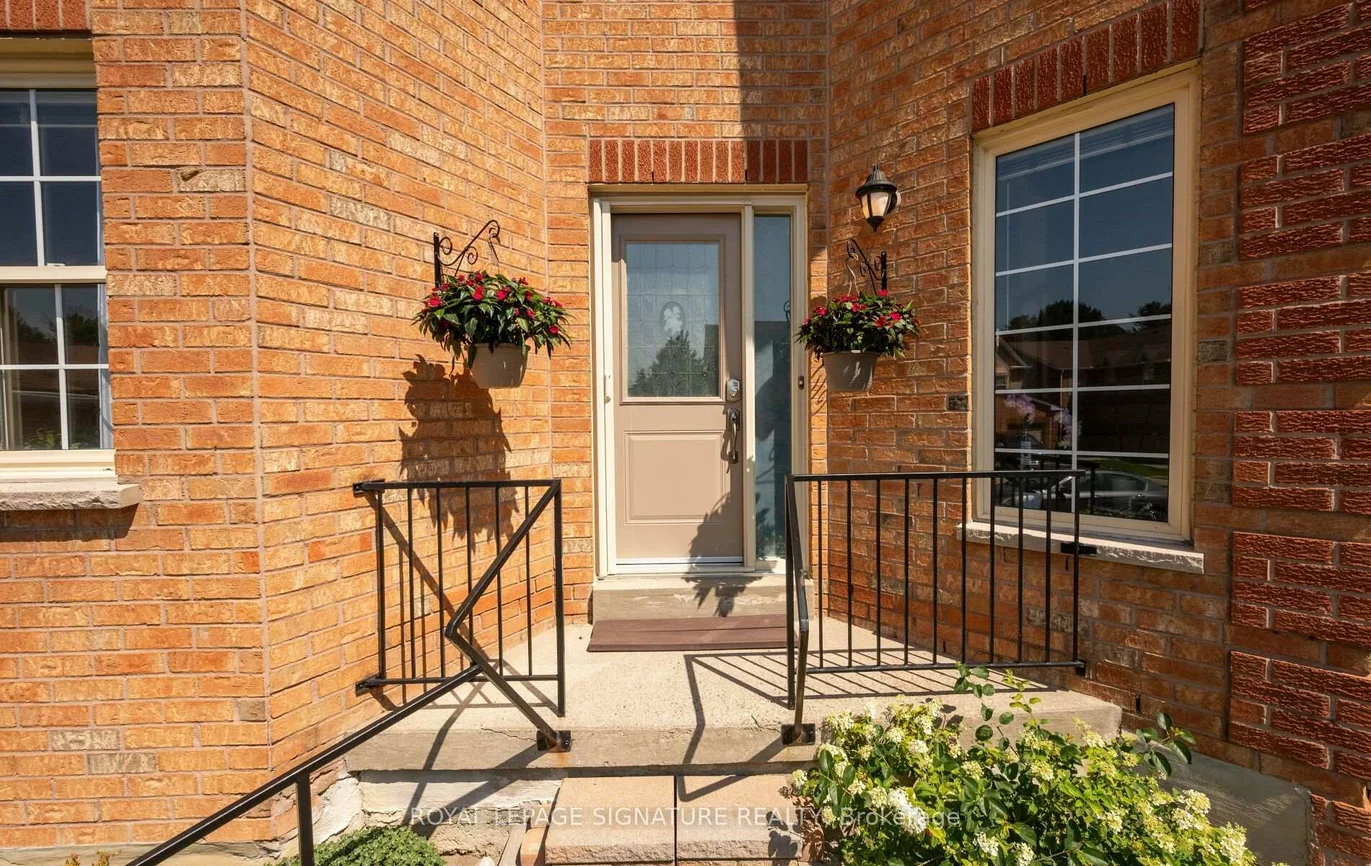 412, Butler, Aurora Village, Aurora