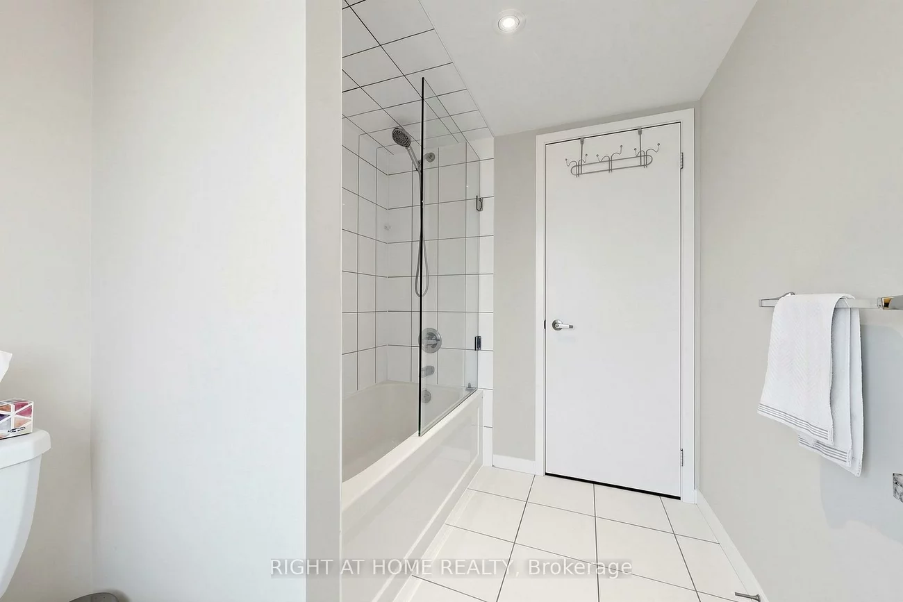 400, Alex Garner, Aurora Village, Aurora